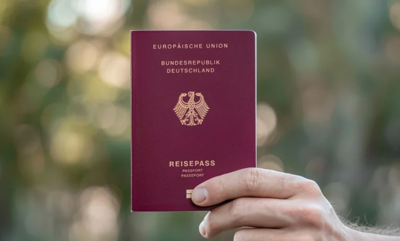 جواز سفر ألماني مع عبارة الجنسية الألمانية في 3 سنوات.